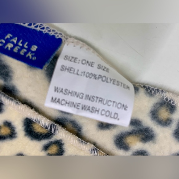 Women’s One Size Matching Set Fleece Leopard Print Beanie Hat & Scarf - Picture 7 of 10